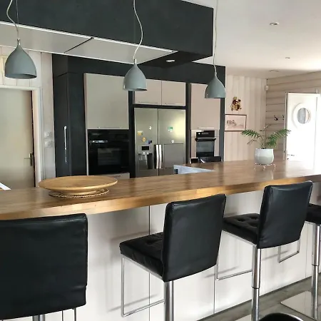 Lumineuse, Et Jardin Et Piscine Privatifs, Tv Connectee Holiday home