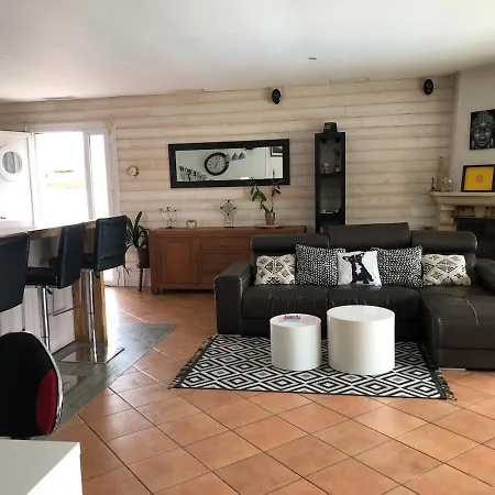 Lumineuse, Et Jardin Et Piscine Privatifs, Tv Connectee Holiday home