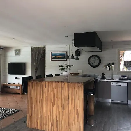 Holiday home Lumineuse, Et Jardin Et Piscine Privatifs, Tv Connectee *