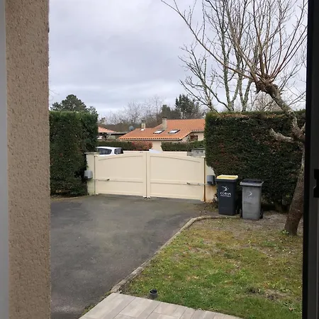 Lumineuse, Et Jardin Et Piscine Privatifs, Tv Connectee