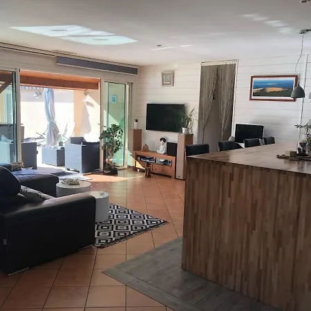 Lumineuse, Et Jardin Et Piscine Privatifs, Tv Connectee *